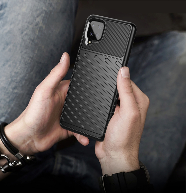 THUNDER Védőburkolat Samsung Galaxy A12 / M12 fekete termék 2. képe