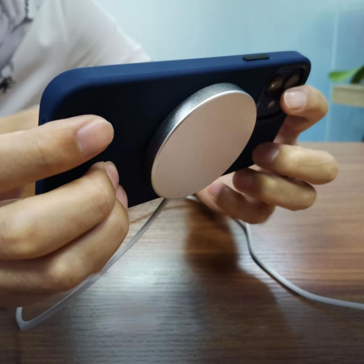 RUBBER MAGSAFE borító Apple iPhone 12 12 Pro piros termék 2. képe